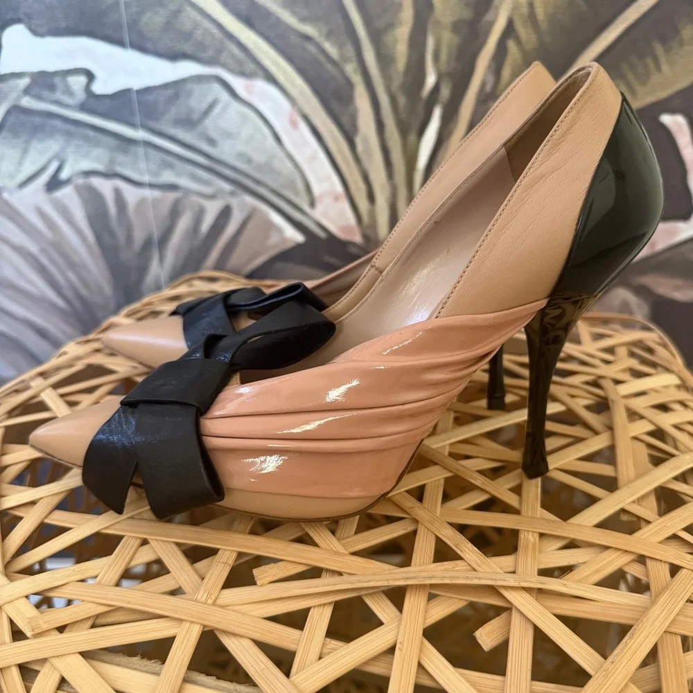 Miu Miu Patent Leather Bow Pointed Toe high heel Pumps two tone size EU 38 US 8